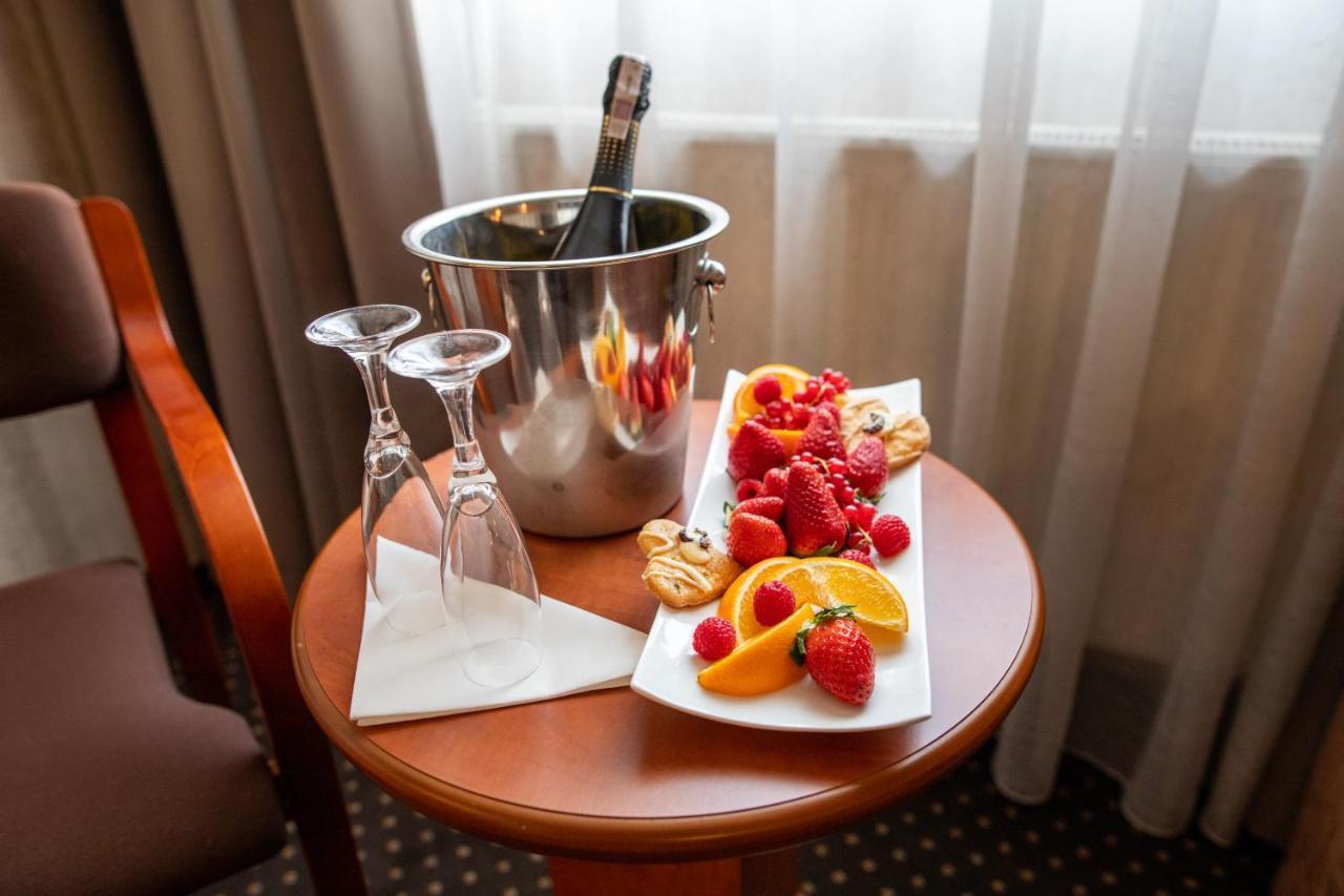 Premium Hotel Bacero Вроцлав Экстерьер фото