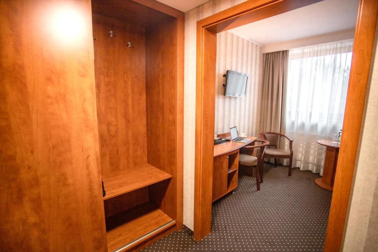 Premium Hotel Bacero Вроцлав Экстерьер фото