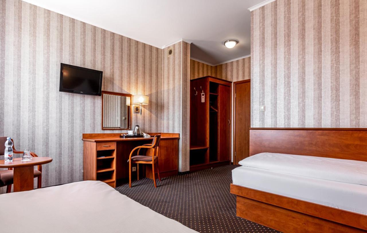 Premium Hotel Bacero Вроцлав Экстерьер фото